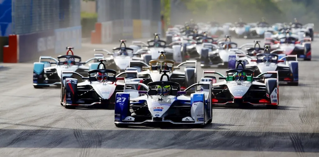 Formula E 30 saniyelik hızlı şarj molalarını deneyecek