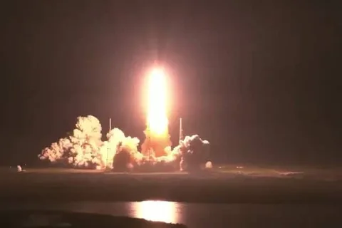 NASA Artemis 1 roketini uzaya fırlattı