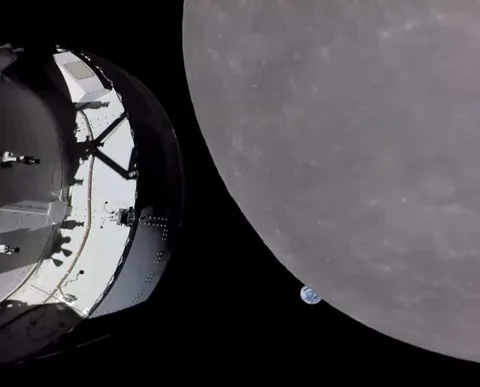 NASA’nın Orion kapsülü Ay’ın etrafını dolaştı, etkileyici Dünya görüntüleri paylaştı