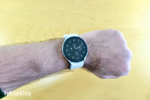 Samsung’un Galaxy Watch serisi akıllı saatleri kalp atışındaki düzensizlikleri tespit edebilecek