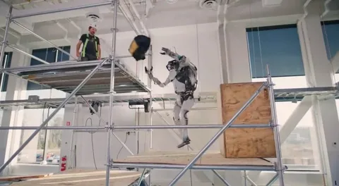 Boston Dynamics’in robotu Atlas bu sefer akrobatik yetenekler sergiliyor