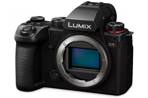Panasonic’ten hibrit otomatik odaklama özellikli kameralar: S5II ve S5IIX