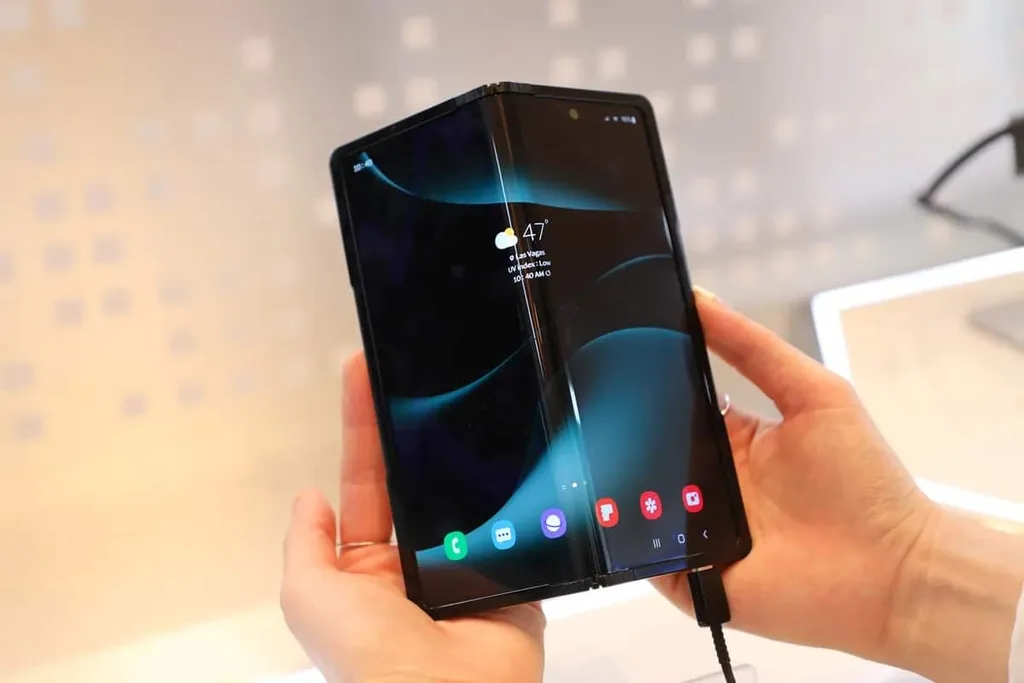 Samsung Display Galaxy Z Fold 5’te görülmesi muhtemel 360 derece katlanabilir ekranını gösterdi