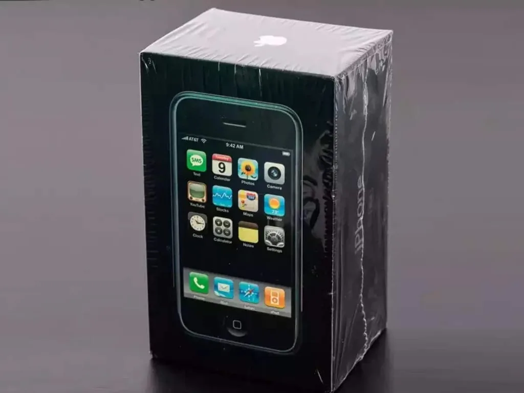 Kutusu açılmayan birinci nesil iPhone açık artırmayla satıldı