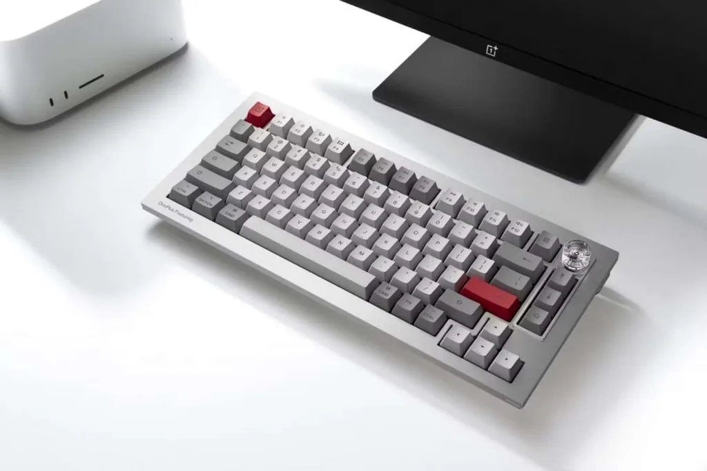 OnePlus’ın ilk klavyesi Featuring Keyboard 81 Pro tanıtıldı