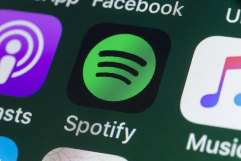 Spotify beyaz gürültü podcast’lerini reklam programından çıkarıyor