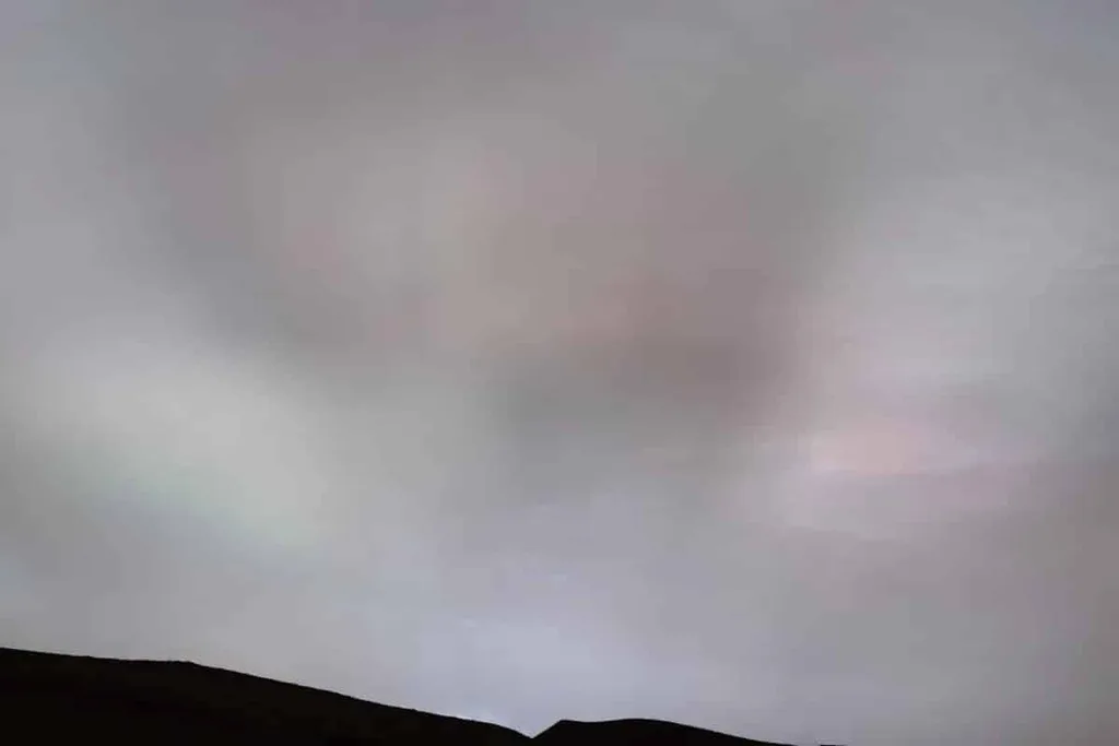Curiosity’nin çektiği Mars gün batımı fotoğrafı gezegenin atmosferi hakkında fikir veriyor