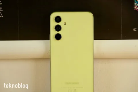 A101 11 Temmuz 2024 ürünleri arasında bir kez daha Galaxy A54 var