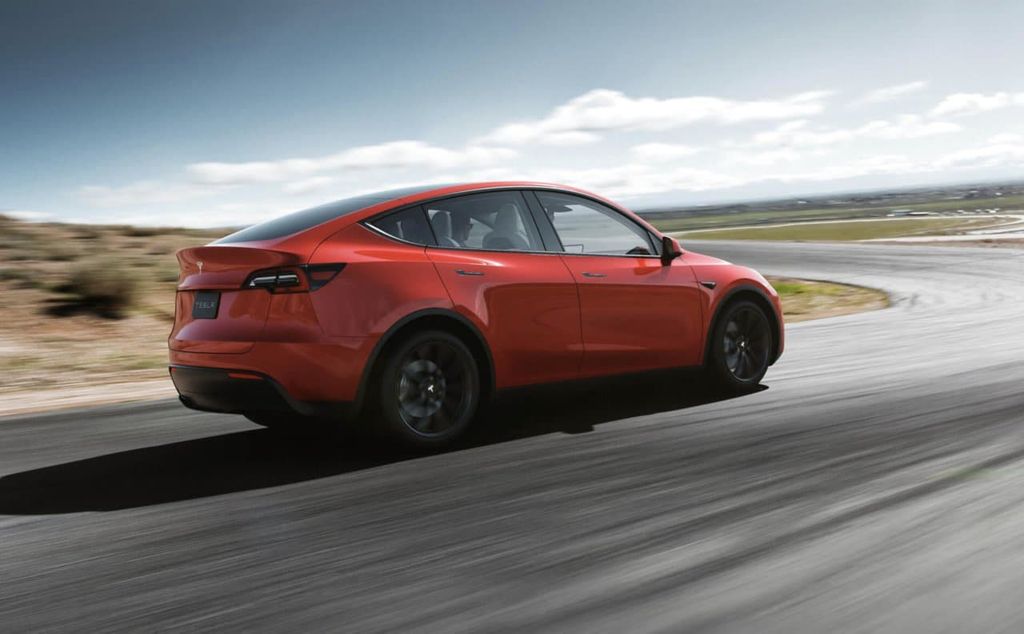 tesla model y elektrikli araç