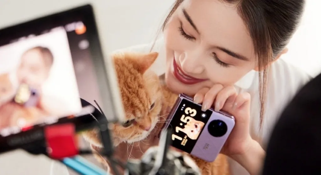 Vivo’nun yeni katlanabilir telefonlarından X Flip sızan fotoğrafla görüldü