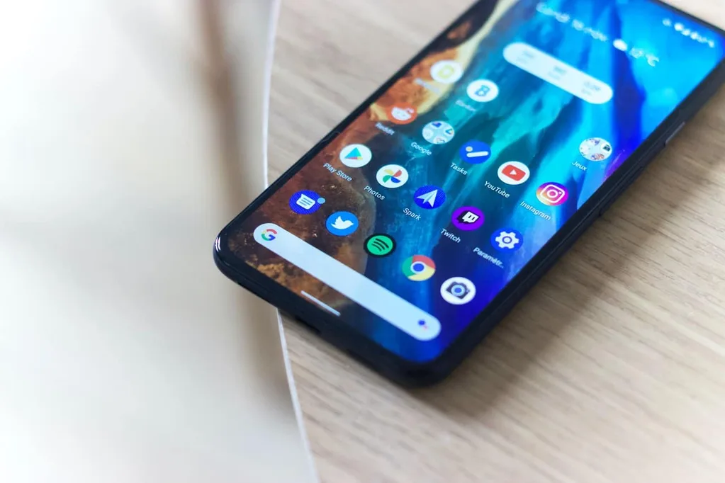 Android’in acil durum özelliği, İngiltere’de acil servislerin kafalarını karıştırıyor