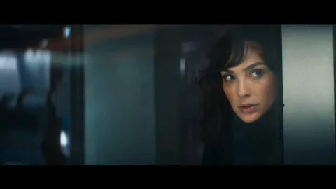 Netflix başrolünü Gal Gadot’nun üstlendiği yeni filmi Heart of Stone’un resmi fragmanını paylaştı