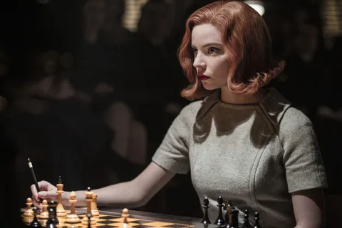 Netflix popüler dizisi The Queen’s Gambit’i satranç oyununa dönüştürüyor