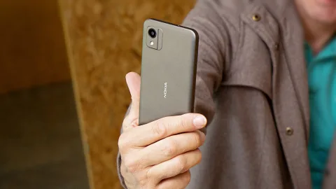 Nokia’dan giriş segmenti için iki yeni Android telefon: C110 ve C300