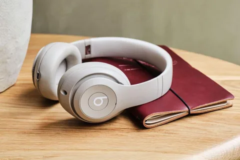 Beats’ten yeni amiral gemisi kulaklık: Studio Pro