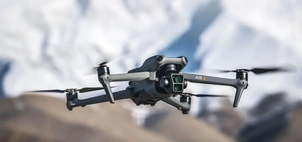 DJI Air 3S drone tanıtıldı: Hem geniş açılı hem de telefoto kamera bir arada