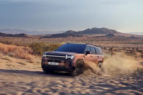 Hyundai yeni Santa Fe’nin ilk görsellerini paylaştı
