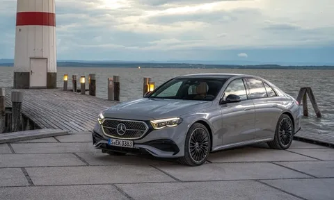 2024 model Mercedes E Serisi TikTok, Zoom ve WebEx desteğiyle geliyor