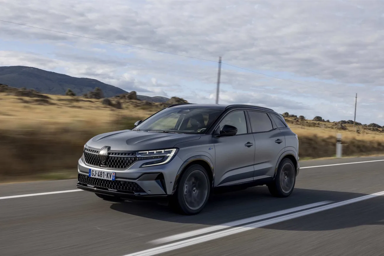 Yeni Renault Austral, E-Tech tam hibrit motoruyla Türkiye’de yollara çıkıyor