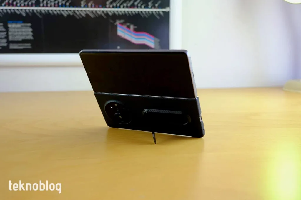 Tecno Phantom V2 Fold testten geçti, özellikleri görüldü