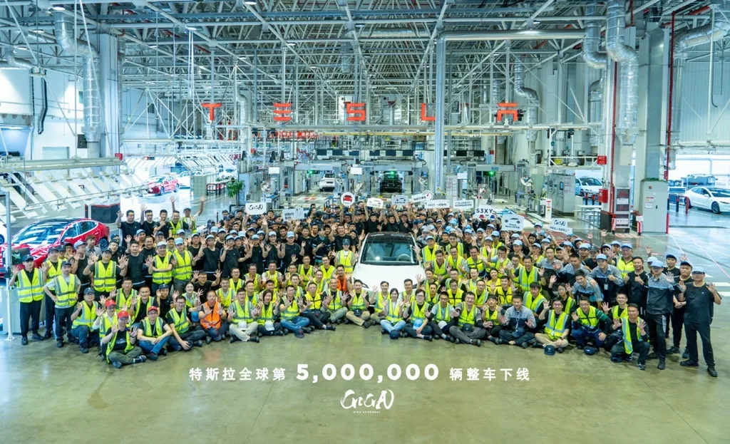 Tesla 5 milyonuncu elektrikli aracını üretti