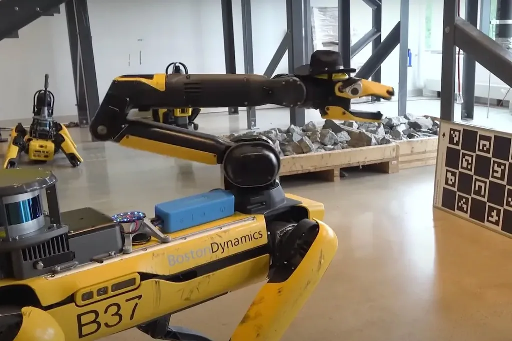 Boston Dynamics’in robot köpeği Spot, etkileyici bir şekilde konuşabiliyor