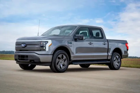 Ford F-150 Lightning serisinin yeni modelini tanıttı