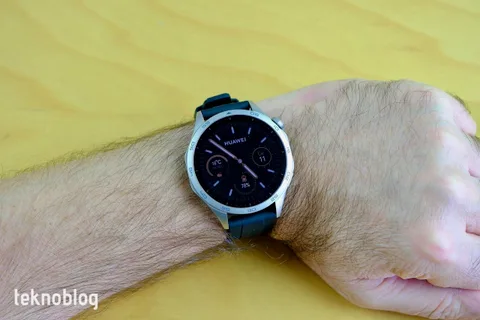Huawei Watch GT 5 ve GT 5 Pro resmi kayıtlarda yerini almaya devam ediyor
