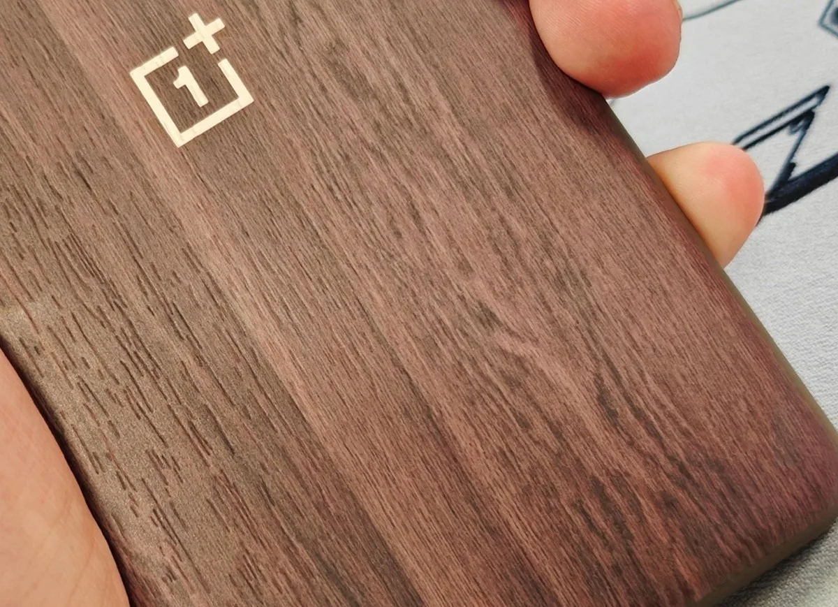 OnePlus 12 ahşap dokunuşuyla gelecek