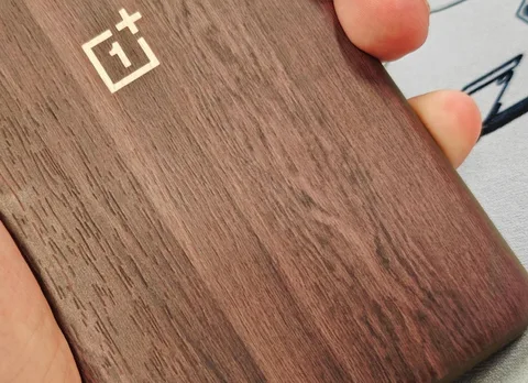 OnePlus 12 ahşap dokunuşuyla gelecek