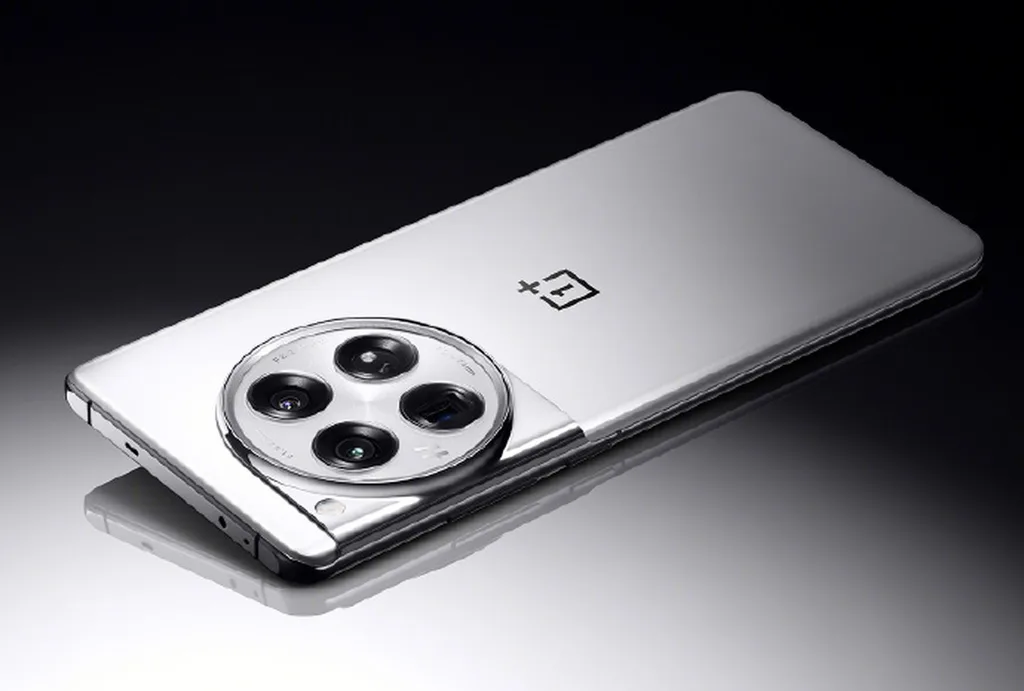 OnePlus 12 yenilenmiş anten tasarımı ve üç renk seçeneğiyle gelecek
