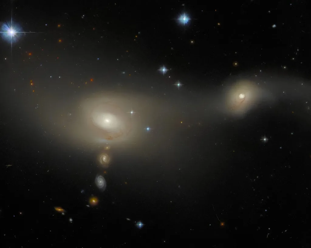 Hubble teleskobu, iki galaksinin büyüleyici dansını yakaladı
