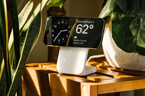 Nomad, Qi2 destekli ilk şarj standını tanıttı