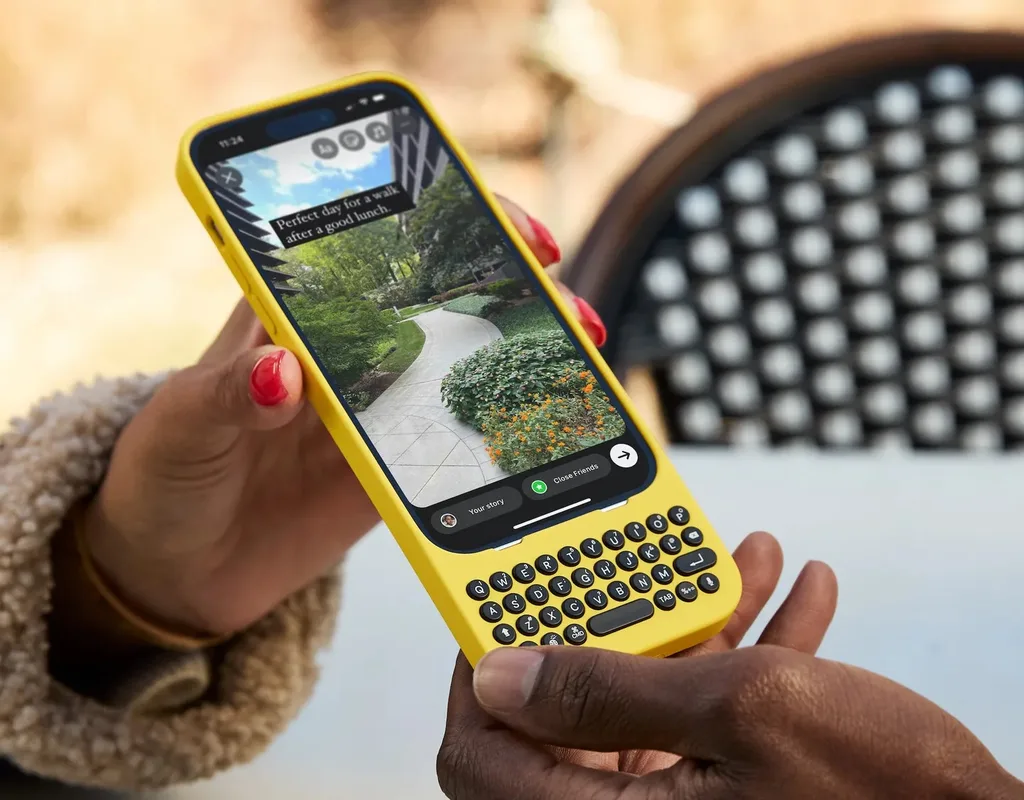 Clicks, BlackBerry benzeri tasarımıyla iPhone kullanıcılarına klavye kolaylığını sunuyor