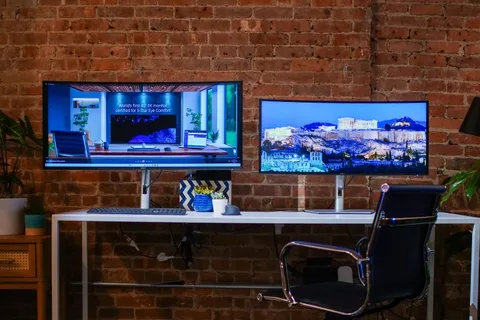 Dell, yazılımcı ve tasarımcıları hedefleyen yeni kavisli monitör serisini duyurdu