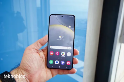 Samsung büyük güncellemeyle yapay zeka yarışında Apple’ın rüzgarını kesmeyi hedefliyor