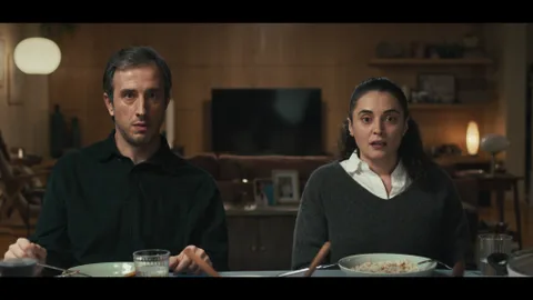 Netflix yeni mini Türk dizisi Kuvvetli Bir Alkış’ın yayın tarihini açıkladı