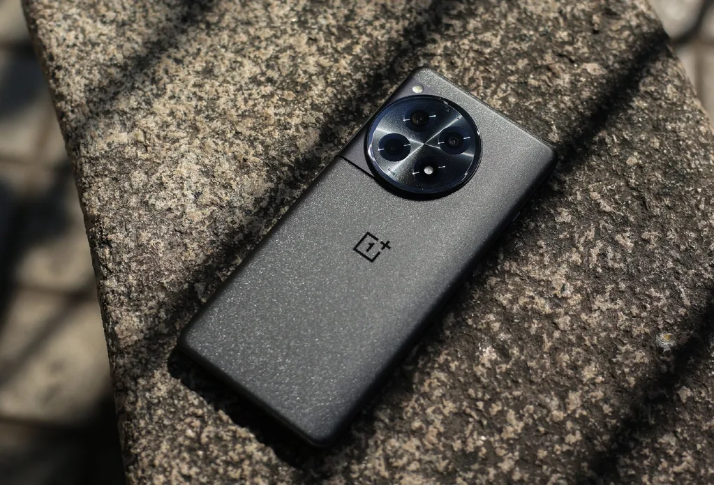 OnePlus Ace 5’te tercihini seramik kasadan yana kullanacak