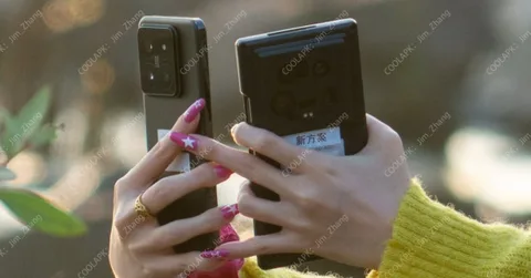 Xiaomi 14 Ultra ön kamera için iki farklı seçenek sunabilir