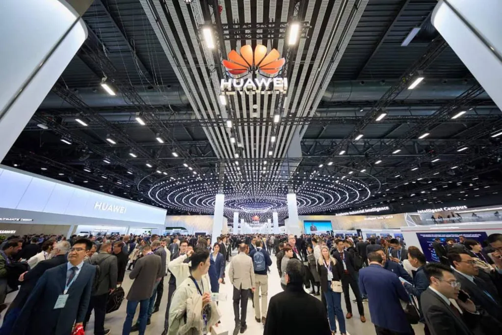 Huawei, MWC 2024’te moda odaklı yeni nesil ürünlerini sergiliyor