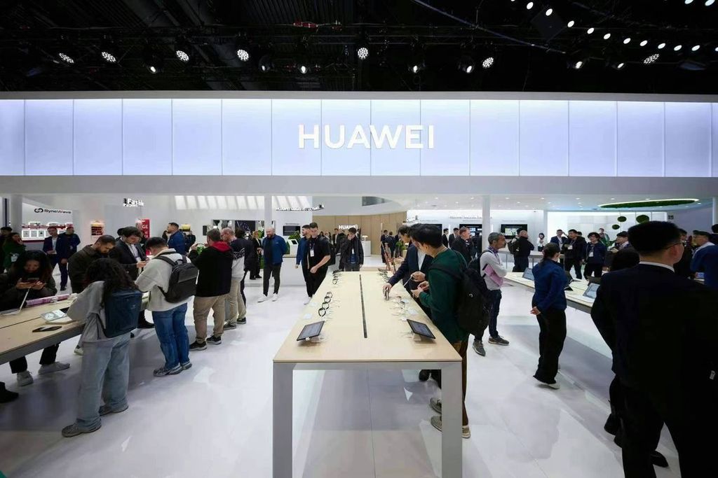 Huawei, MWC 2024’te moda odaklı yeni nesil ürünlerini sergiliyor