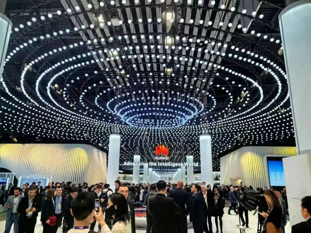 Huawei, MWC 2024’te moda odaklı yeni nesil ürünlerini sergiliyor