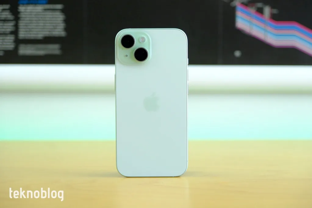 Apple ilk katlanabilir iPhone ile önemli bir geleneğine son verebilir