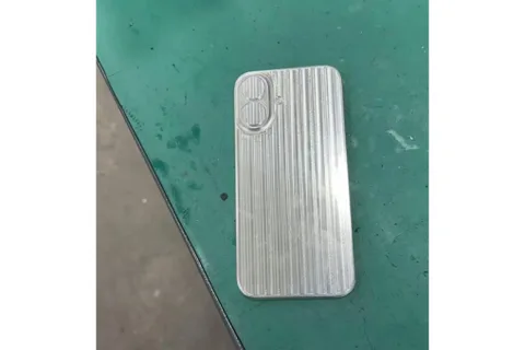iPhone 16’ya ait taslak yeni tasarım detaylarını işaret ediyor
