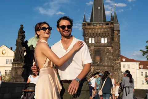 Netflix yeni Türk filmi Romantik Hırsız’dan ilk görüntüleri paylaştı