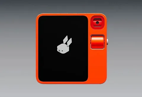 Rabbit R1, kullanıcılarına yapay zekâ ile arayüz tasarımı sunuyor