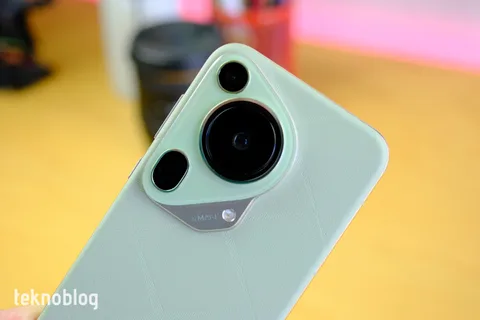 Huawei Pura 70 Ultra yeşil renkli modelinde 7.500 TL’lik fiyat avantajı