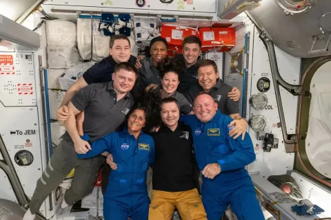 NASA astronotları aylar sonra dünyaya döndü