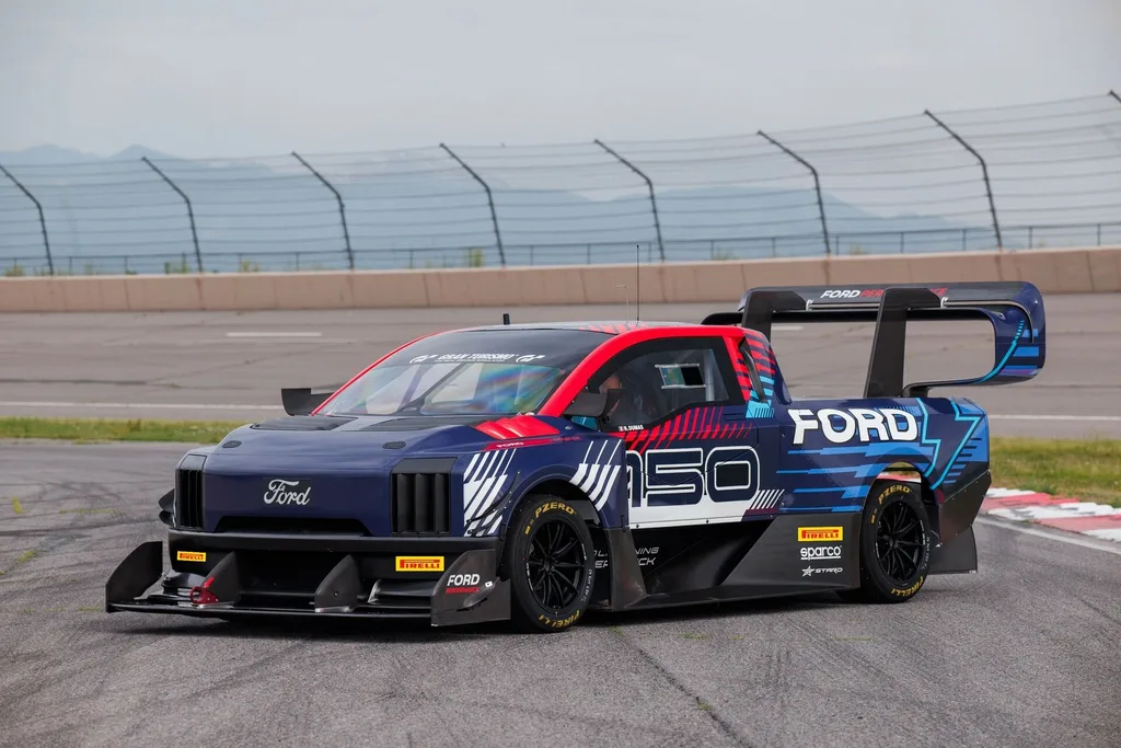 Ford, F-150 Lightning SuperTruck’ın güç detaylarını ve tasarımını açıkladı