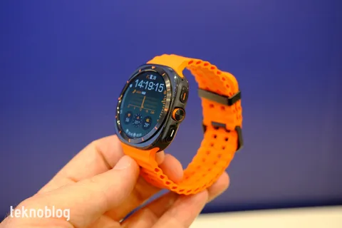 Galaxy Watch Ultra, A101 24 Nisan 2025 elektronik ürünleri içinde dikkat çekiyor